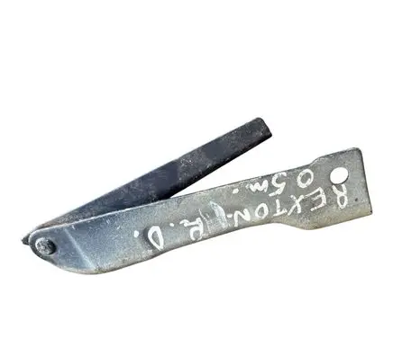 Engine bonnet/hood hinges