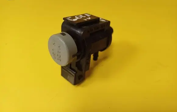 Volkswagen Golf IV Turbo solenoid valve 1J0906283A