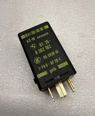 BMW 5 E34 Combustion relay 8362102 05393010