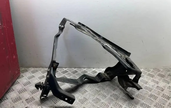 Mercedes-Benz C W204 Headlight/headlamp mounting bracket A2046201291