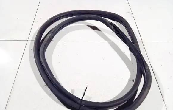 Ford Mondeo Mk III Rubber seal rear door 