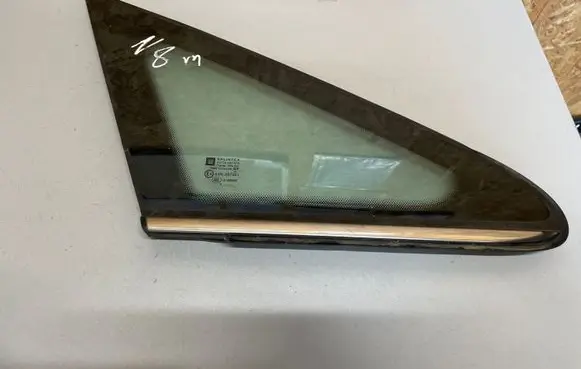 Opel Zafira B Front triangle window/glass 