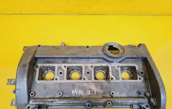 Audi A4 S4 B5 8D Rocker cam cover 058103475F