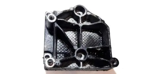 Citroen Xsara Picasso Engine mounting bracket 9657137480