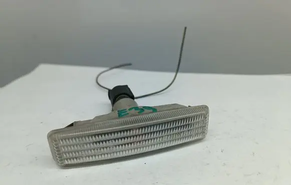 BMW 5 E39 Front fender indicator light 2496299 9407958