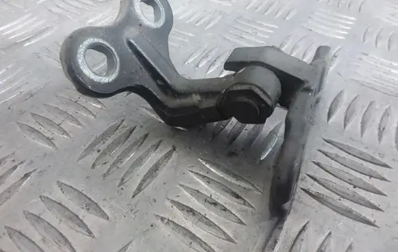 Volvo S40 Front door lower hinge 30715356