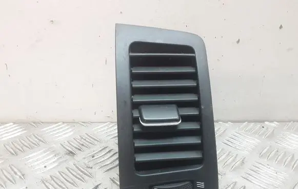 Toyota Corolla Verso E121 Dash center air vent grill
