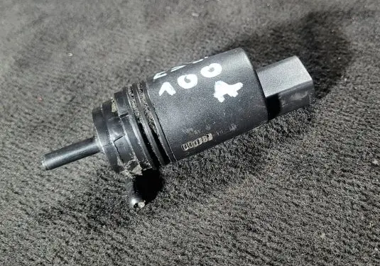 BMW 5 E39 Windscreen/windshield washer pump