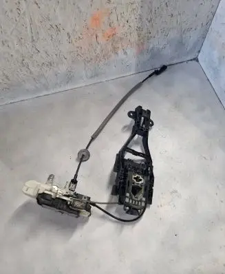Volvo V40 Front door lock 932634102