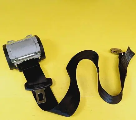 Rear seatbelt