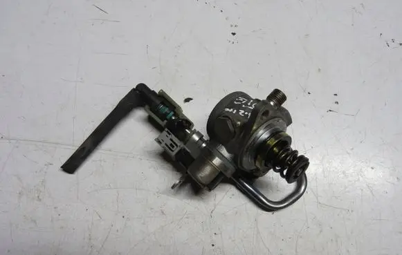 Nissan Note (E12) Fuel injection high pressure pump 2951000472