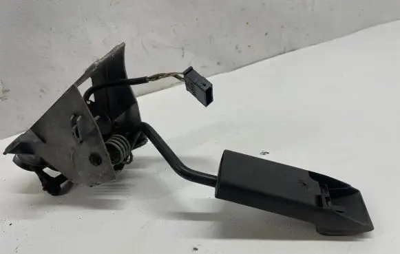 Audi A6 S6 C4 4A Accelerator throttle pedal 4A1721507