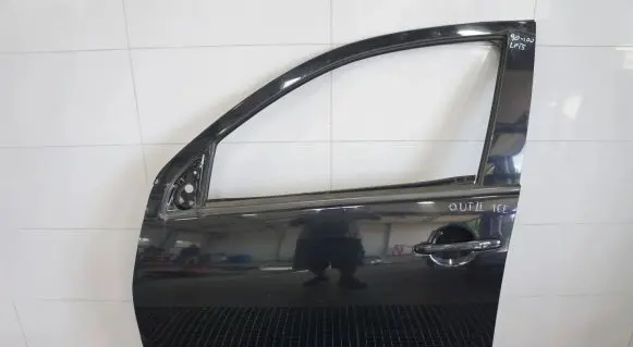 Mitsubishi Outlander Front door