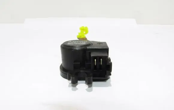 Mitsubishi Pajero Central locking motor MB669754