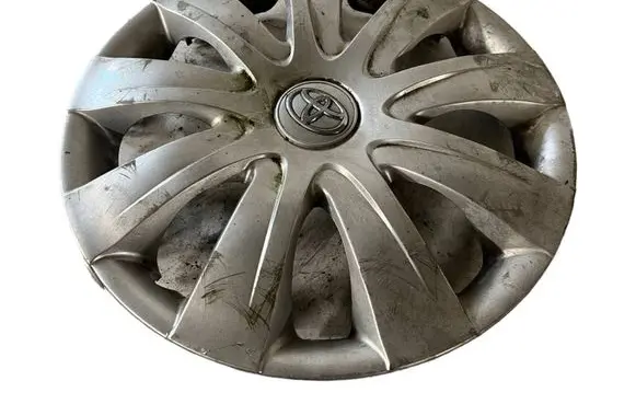Toyota Yaris R15 wheel hub/cap/trim PZ443B066300