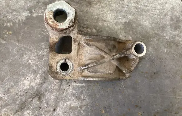 Mercedes-Benz C W203 Engine mounting bracket