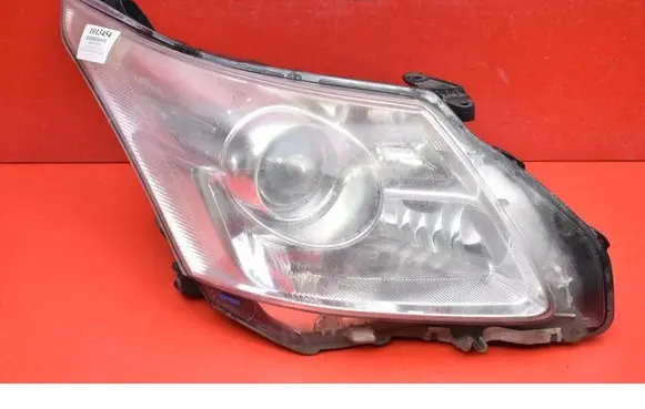 Toyota Avensis Verso Headlight/headlamp