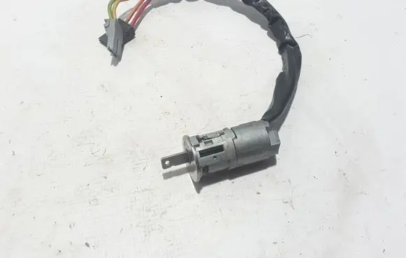 Renault Kangoo I Ignition lock 7701470736