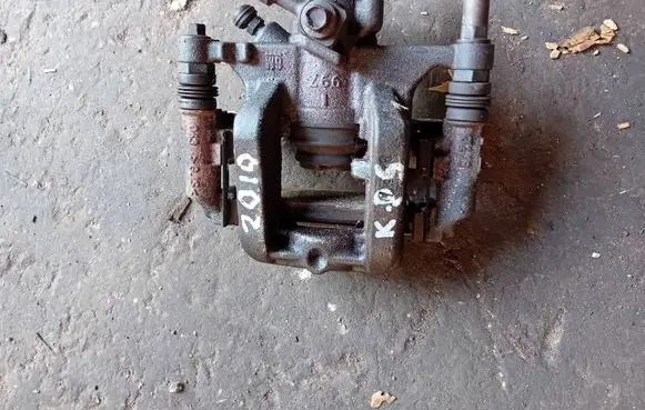 Opel Astra J Rear brake caliper