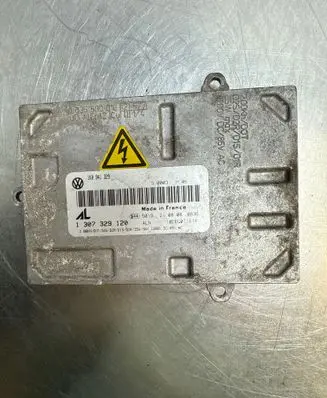 Volkswagen Touran I Headlight ballast module Xenon 1307329120 035500018 1K0941329