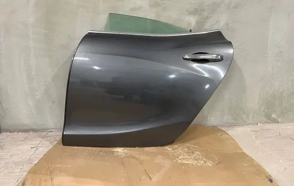 Maserati Ghibli Rear door