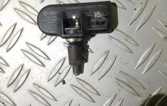 Volkswagen Golf V Tire pressure sensor 1K0907255C N275BK1 0120286771768213