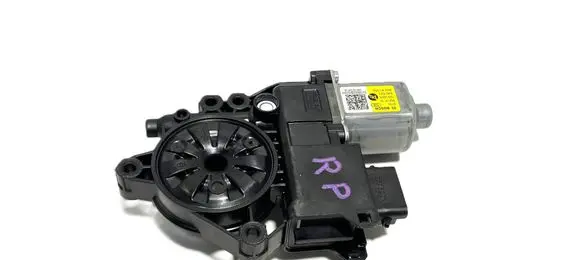KIA Sorento IV Front door window regulator motor 82460P2010 32934