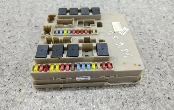 Renault Clio III Central body control module 902663A