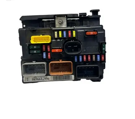 Peugeot 207 Fuse module 9667199680
