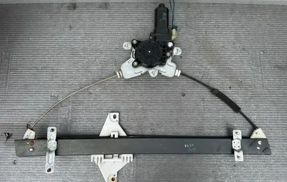 Hyundai Terracan Front door electric window regulator 82404H1000