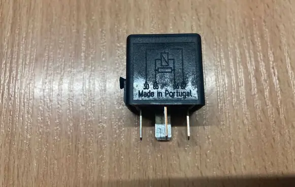 Mercedes-Benz B W245 Other relay A0025421319 V23134B52X336