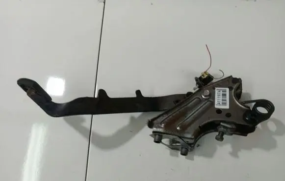 Toyota Avensis T250 Clutch pedal 