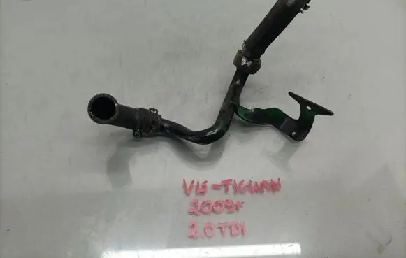 Volkswagen Tiguan Engine coolant pipe/hose 03L122157