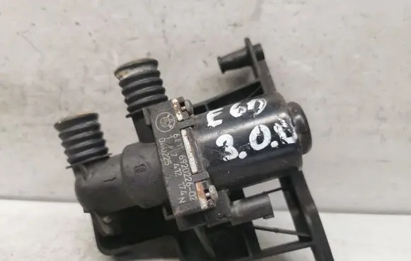 BMW 5 E60 E61 Coolant heater control valve 6411692022602 1147412174N