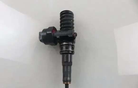 Audi A4 S4 B5 8D Fuel injector 0414720007 038130073F