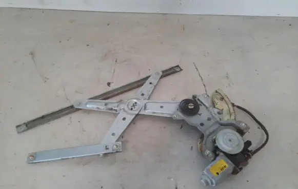 KIA Carens I Rear window lifting mechanism without motor