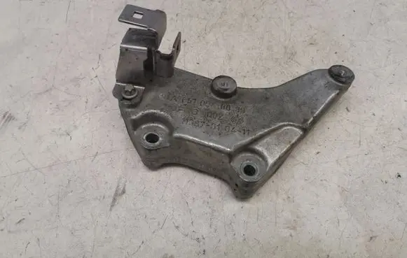 Mercedes-Benz C W205 Engine mounting bracket A6510940039