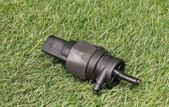 Audi A6 S6 C7 4G Windscreen/windshield washer pump 8K5955647