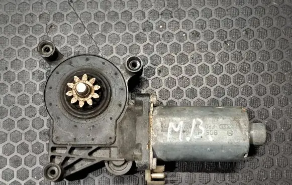 Mercedes-Benz E W210 Front door window regulator motor 0130821670
