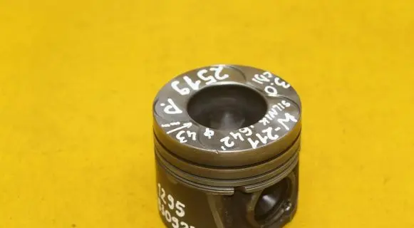 Mercedes-Benz S W221 Piston 