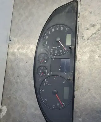 Volkswagen Transporter - Caravelle T5 Speedometer (instrument cluster) 88311346