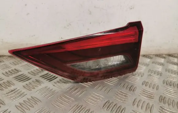 Toyota Avensis T270 Tailgate rear/tail lights