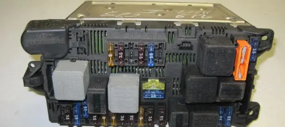Mercedes-Benz E W211 Fuse module 2115454101