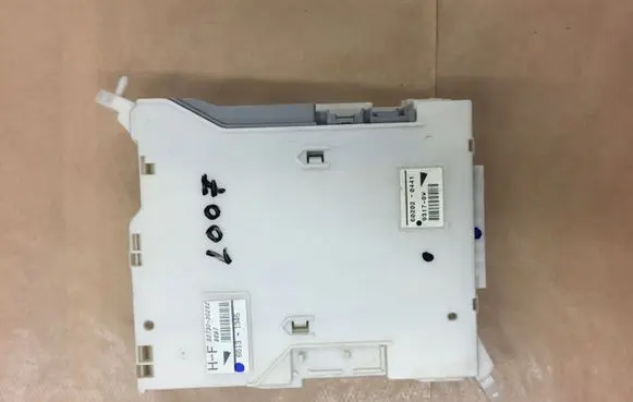 Lexus GS 300 350 430 450H Fuse module 8273030282 6G131345 602020441
