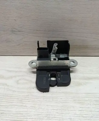 Volkswagen Touran II Tailgate lock latch 1T0827505H