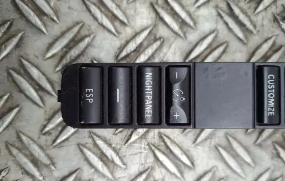 Multifunctional control switch/knob