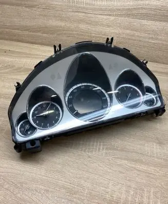 Mercedes-Benz E W212 Speedometer (instrument cluster) A2129003509