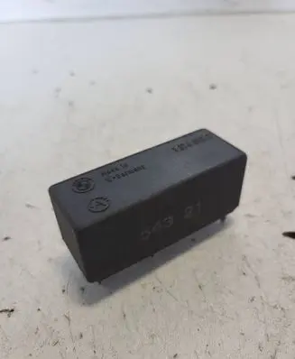 BMW 5 E39 Other relay 1374613