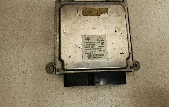 Mercedes-Benz CLS C218 X218 Engine control unit/module A6519000503 28454425 A6519011902