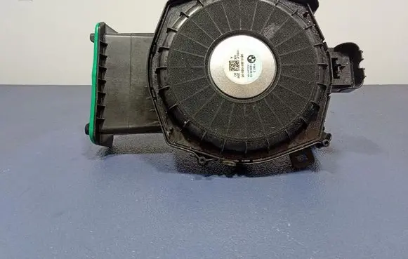 BMW X4 F26 Subwoofer speaker 6811926